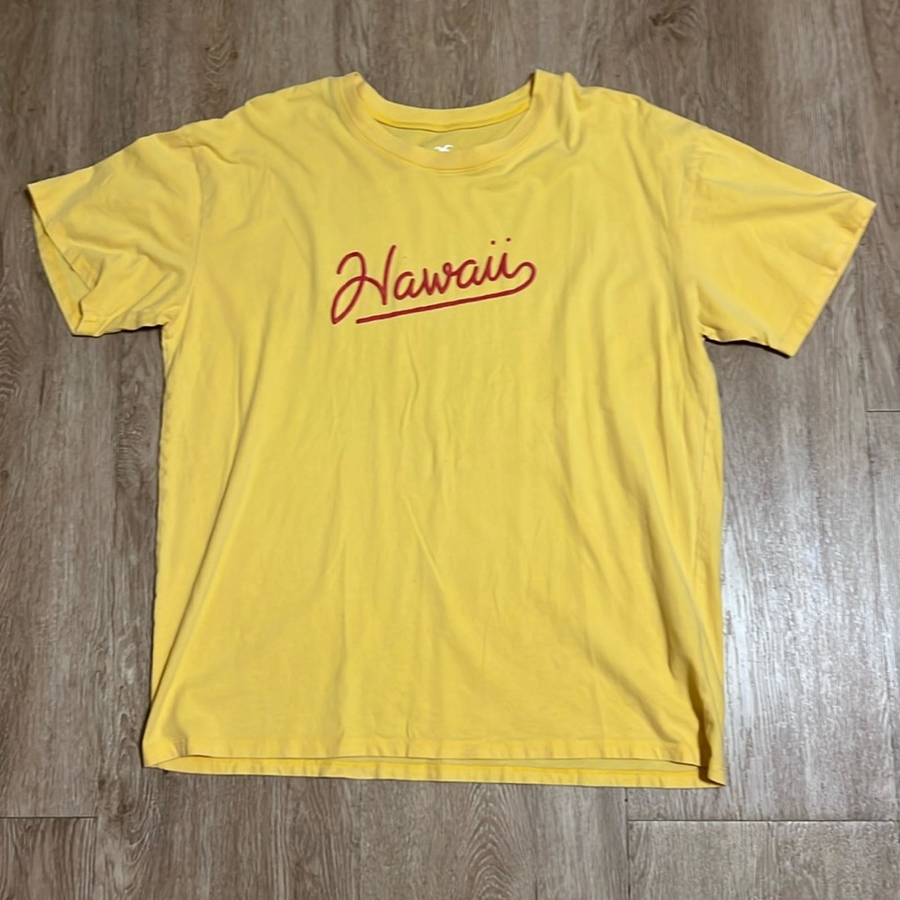 Hollister Graphic Tee- Small